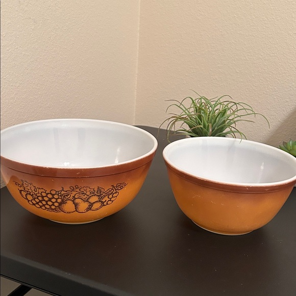 Vintage Pyrex Old Orchard Mixing Bowls. Set of two. - Picture 2 of 2